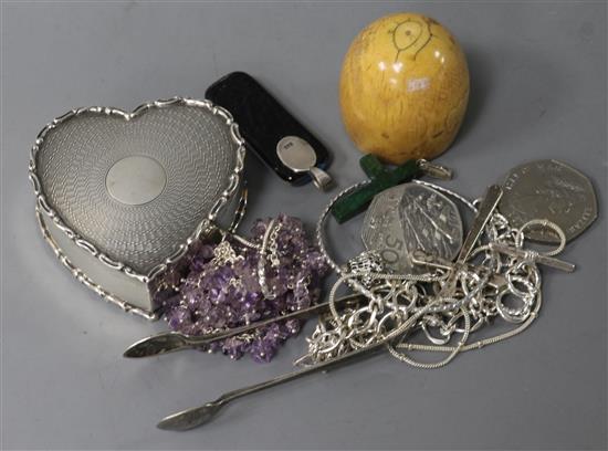 An Edwardian silver heart shaped trinket box, Deakin & Francis, Birmingham 1903 and other minor items.